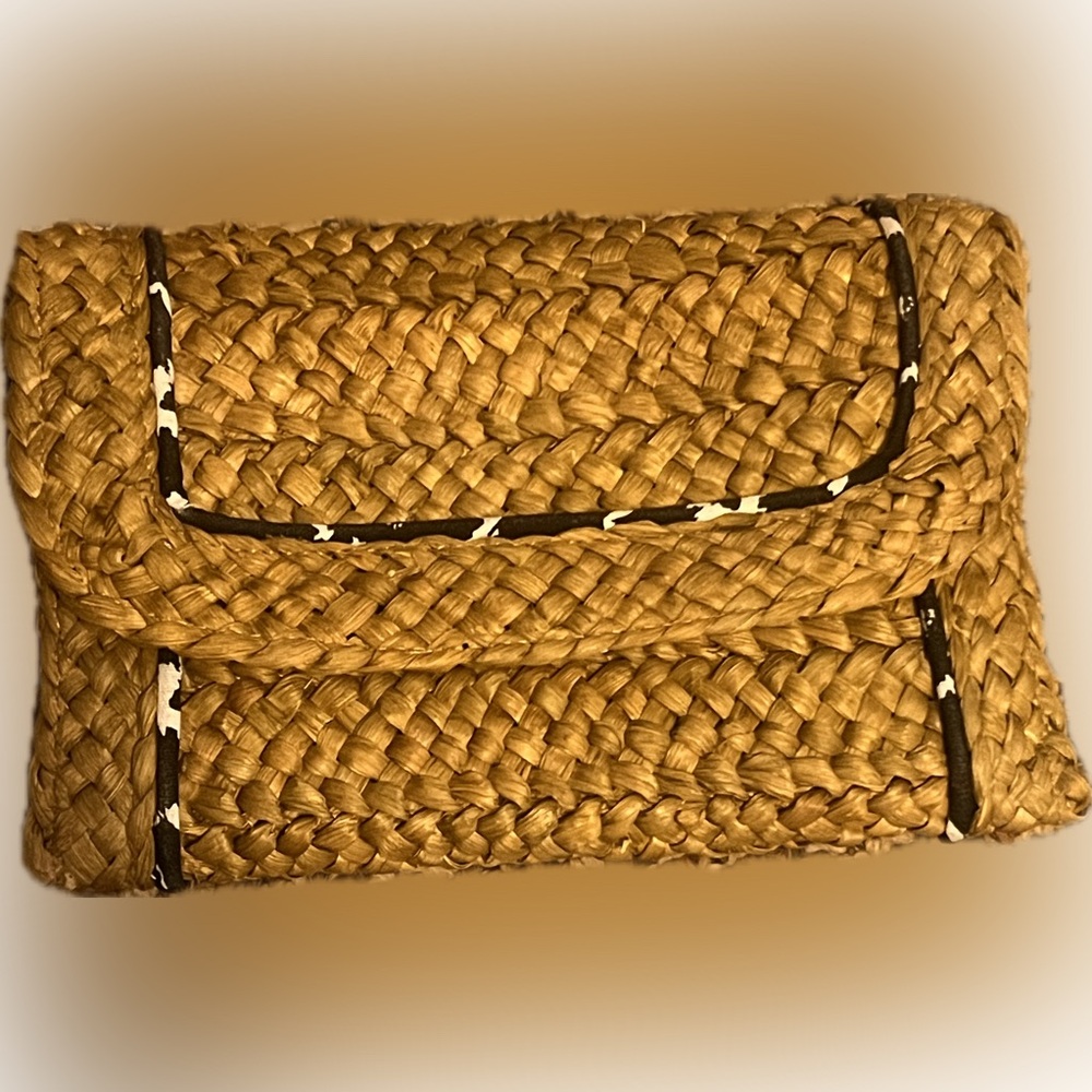 Felix Ray Straw Crab Clutch - Picture 2 of 5